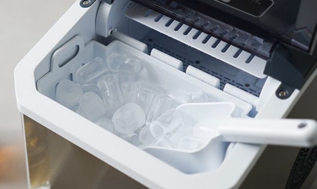 سازنده یخ سانکو که به شما امکان می دهد یخ شفاف را روی یک میز درست کنید – به اندازه ۷ دقیقه – تماشای لوازم خانگی